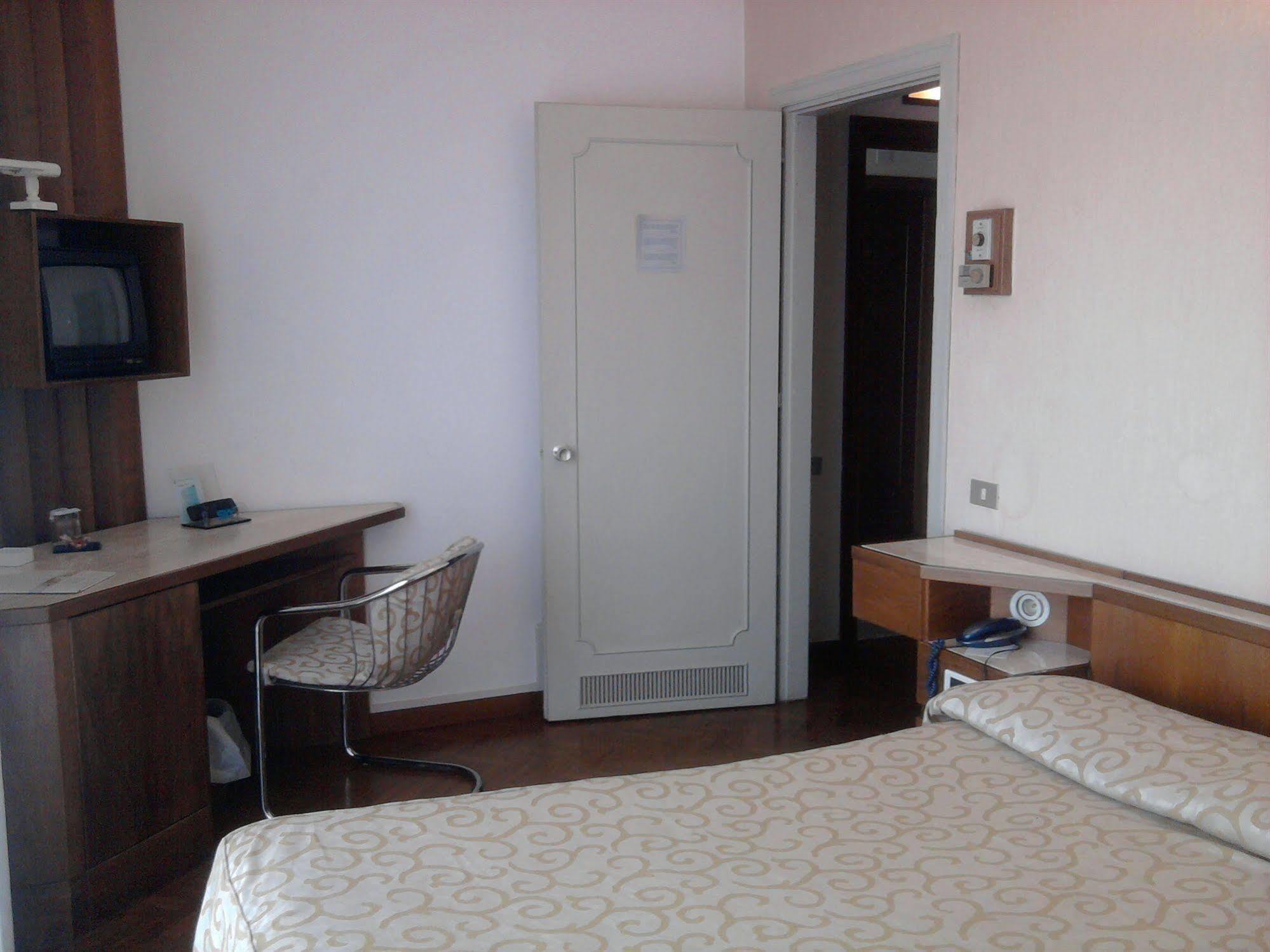 Grand Hotel Golf Tirrenia Exterior photo