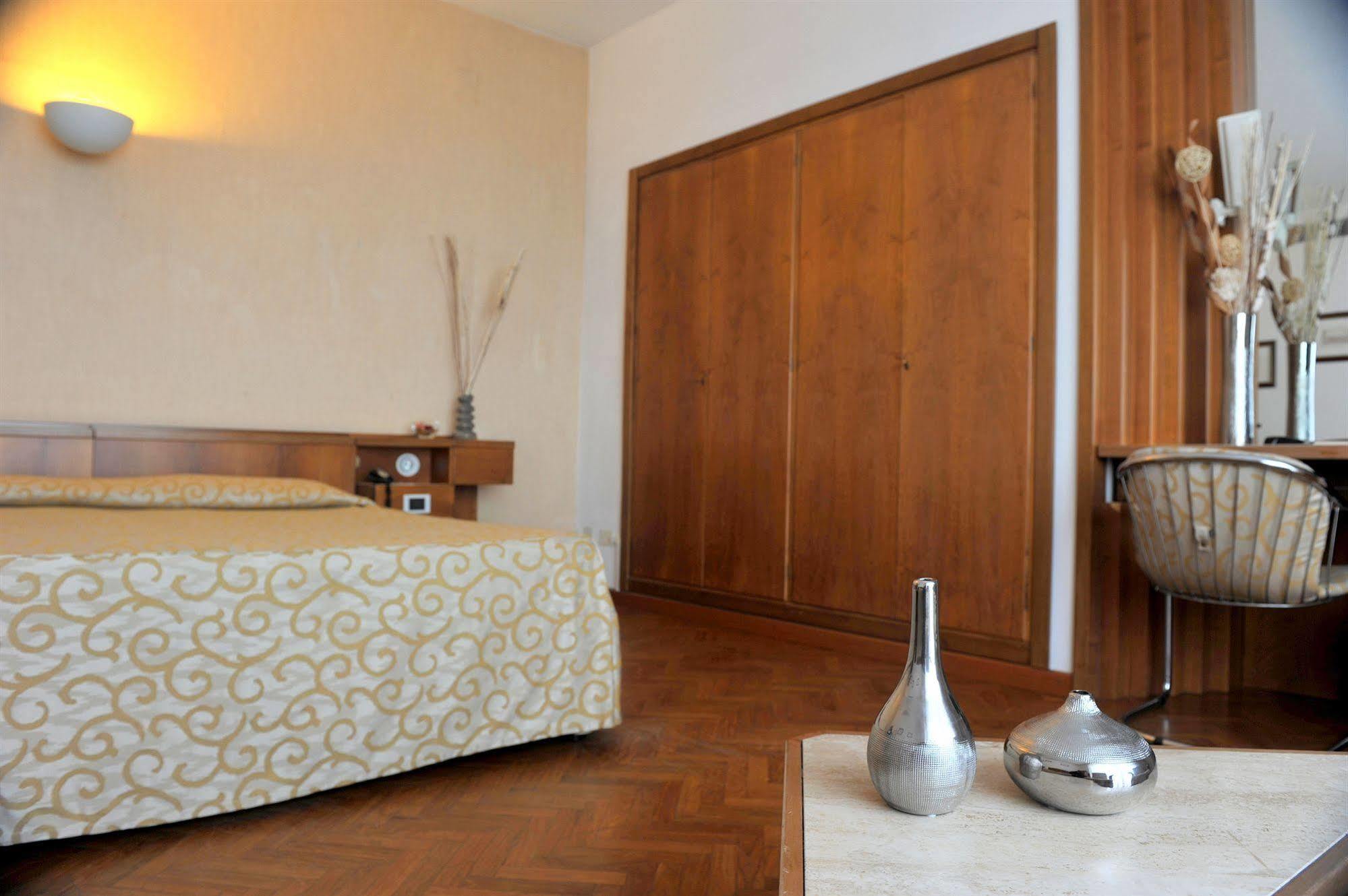 Grand Hotel Golf Tirrenia Exterior photo